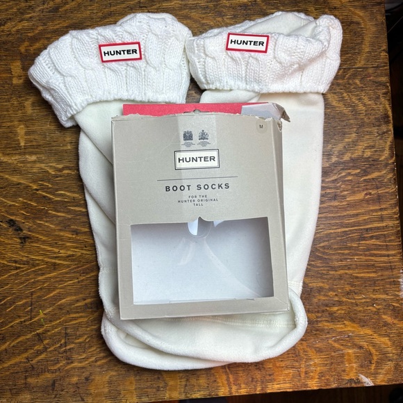2 PAIR — Hunter Cream Cable-Knit Boot Socks, size M and L - Picture 1 of 10